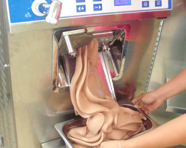 Ice cream machine batch freezer
